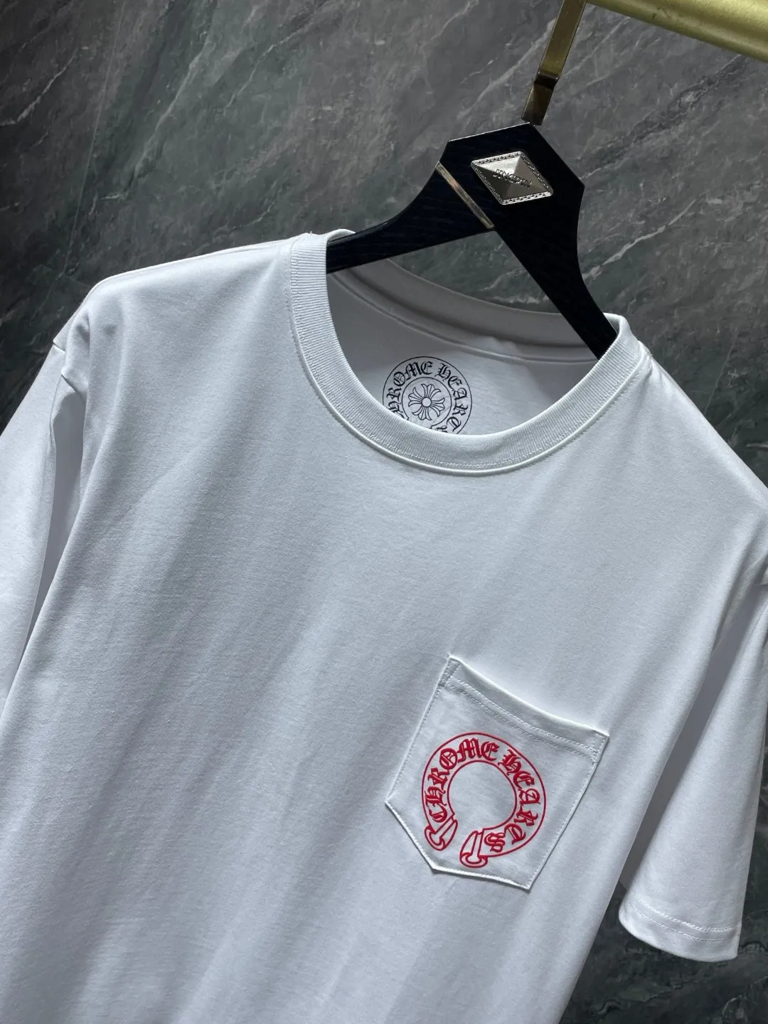 P140 ✨New arrival✨ Chrome Hearts 25ss High gram weight environmentally friendly high-quality top fabric 260g~270g Chrome classic phantom cross group red horseshoe short sleeves Imported environmentally friendly glue printing and dyeing Counter synchronization 1:1 replica version 🌈Recommended colors: black white pink 🌈 Size: S, M, L, XL